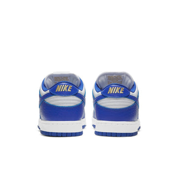 SUPREME X NIKE SB DUNK LOW STARS HYPER BLUE — Stock