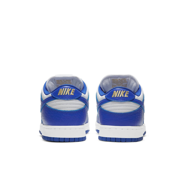 SUPREME X NIKE SB DUNK LOW STARS HYPER BLUE