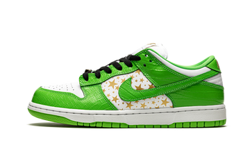 SUPREME X NIKE SB DUNK LOW STARS MEAN GREEN — Stock