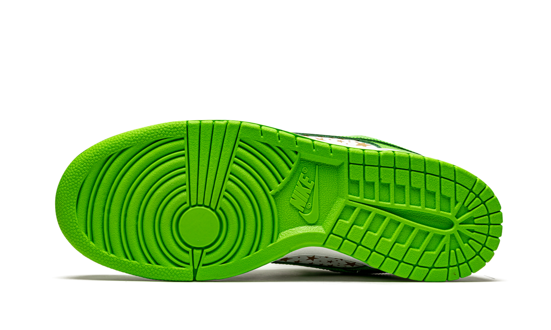 SUPREME X NIKE SB DUNK LOW STARS MEAN GREEN