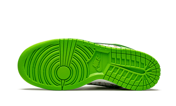 SUPREME X NIKE SB DUNK LOW STARS MEAN GREEN — Stock