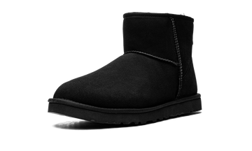 UGG CLASSIC MINI BOOT BLACK — Stock
