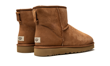 UGG CLASSIC MINI CHESTNUT — Stock