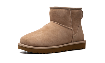UGG CLASSIC MINI II BOOT SAND WOMENS — Stock