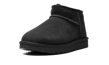 UGG CLASSIC ULTRA MINI BOOT BLACK (WOMEN'S) — Stock