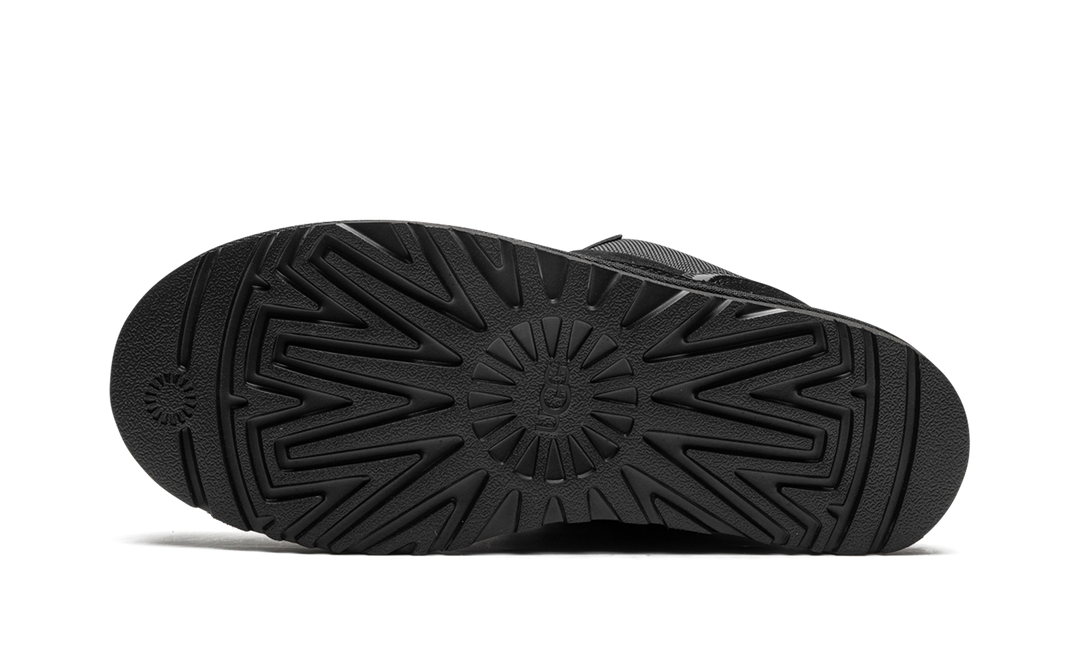 UGG LOWMEL BLACK