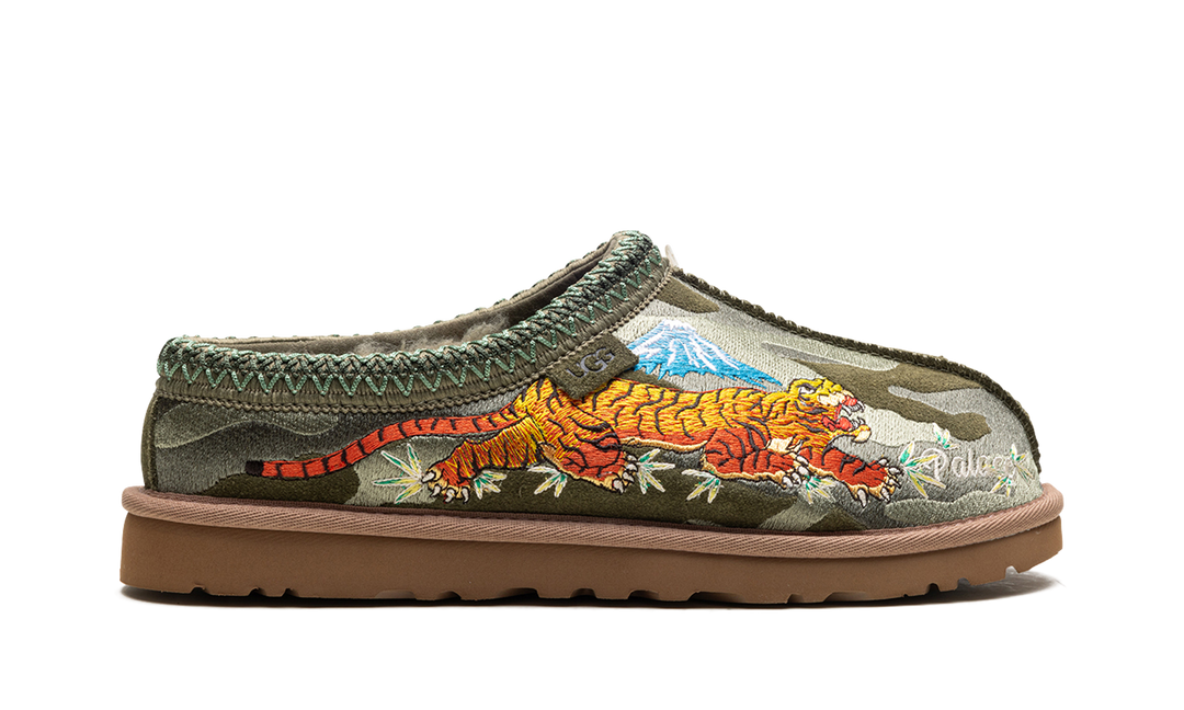 UGG TASMAN SLIPPER PALACE BURNT OLIVE CAMO — Stock 