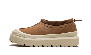UGG TASMAN WEATHER HYBRID SLIPPER CHESTNUT WHITECAP — Stock