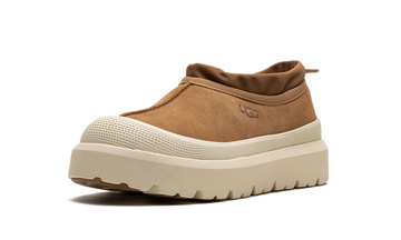 UGG TASMAN WEATHER HYBRID SLIPPER CHESTNUT WHITECAP — Stock