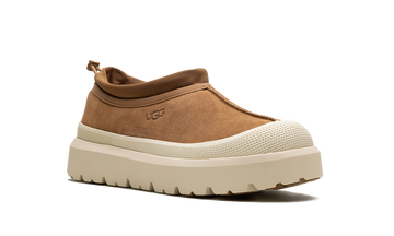 UGG TASMAN WEATHER HYBRID SLIPPER CHESTNUT WHITECAP — Stock