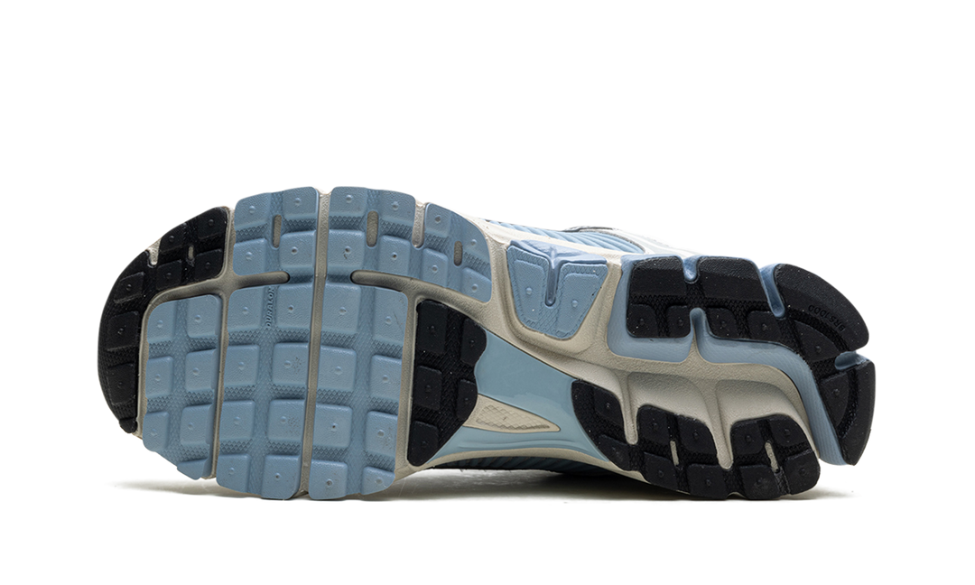 Nike WMNS AIR ZOOM VOMERO 5 &