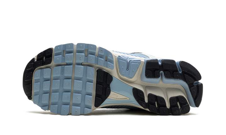 Nike WMNS AIR ZOOM VOMERO 5 &