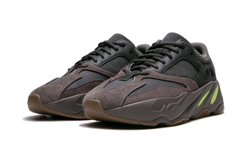 ADIDAS YEEZY BOOST 700 MAUVE — Stock