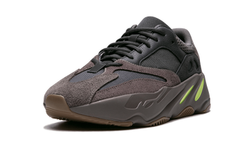 ADIDAS YEEZY BOOST 700 MAUVE — Stock