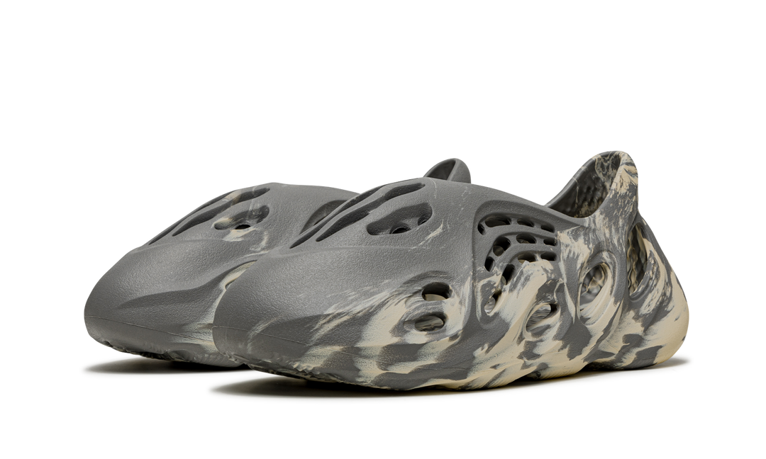 ADIDAS YEEZY FOAM RUNNER MXT MOON GREY — Stock 
