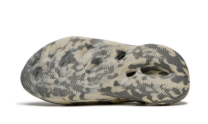 ADIDAS YEEZY FOAM RUNNER MXT MOON GREY — Stock 