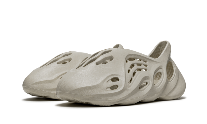 ADIDAS YEEZY FOAM RUNNER SAND — Stock 