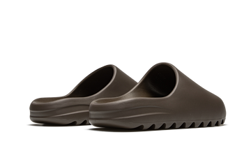 ADIDAS YEEZY SLIDE SOOT 2021 — Stock