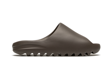 ADIDAS YEEZY SLIDE SOOT 2021 — Stock